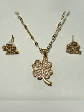 Stunnning Four Leaf Clover 18K Gold-Plated Necklace&Earring Set